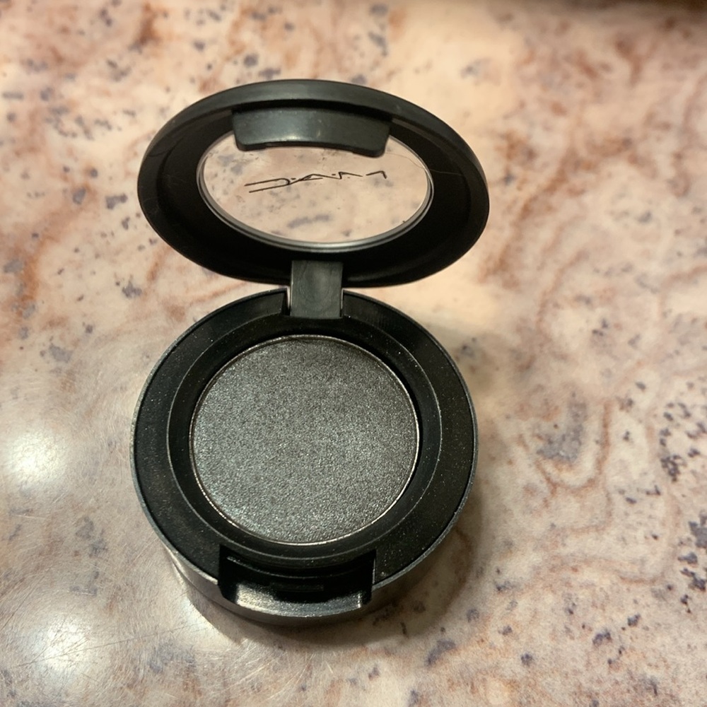 MAC Gray Eyeshadow - Picture 2 of 2